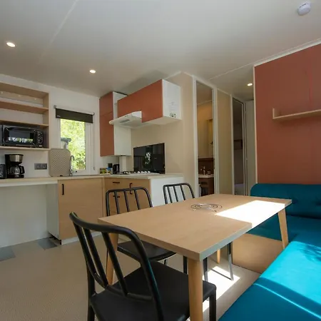 Bleues Domaine De L'agreou פארק נופש